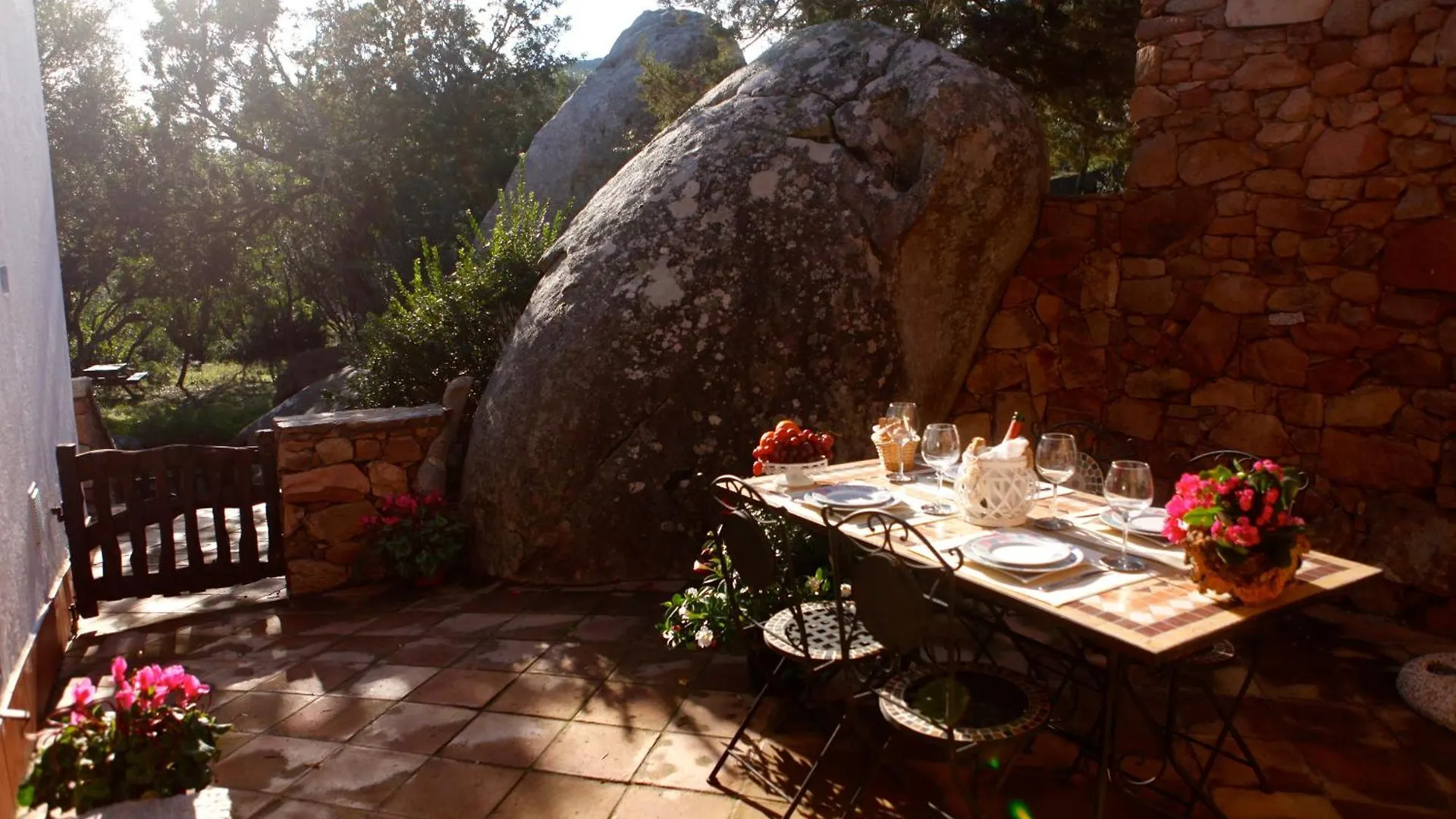 Chic Villa Antonina Num2179 Marinella  Italy